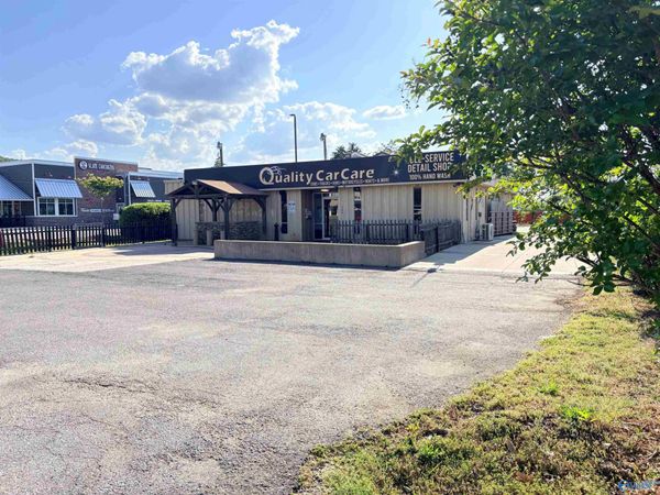 11590 Memorial Parkway South, Huntsville, AL 35803