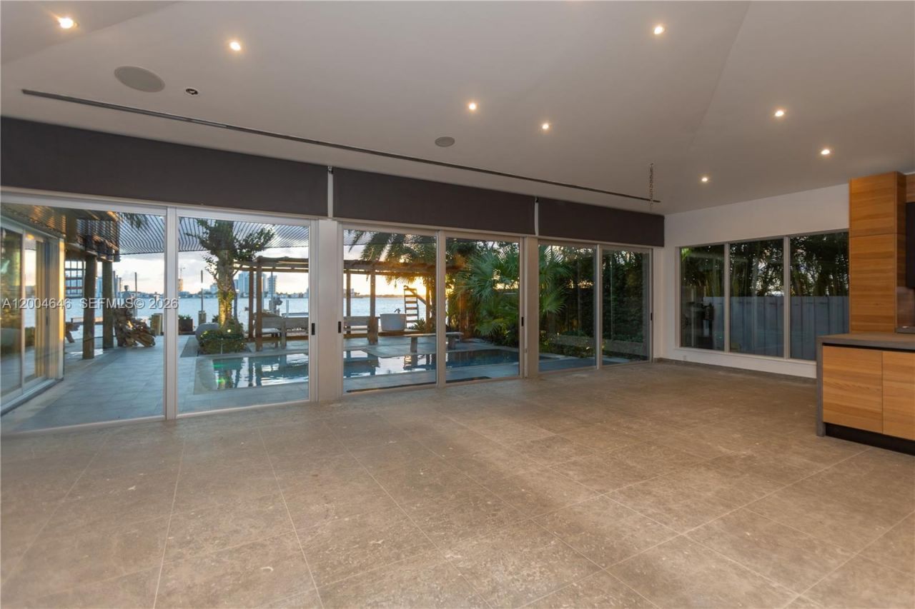 2440 N Shore Ter, Miami Beach, FL 33141 Photo