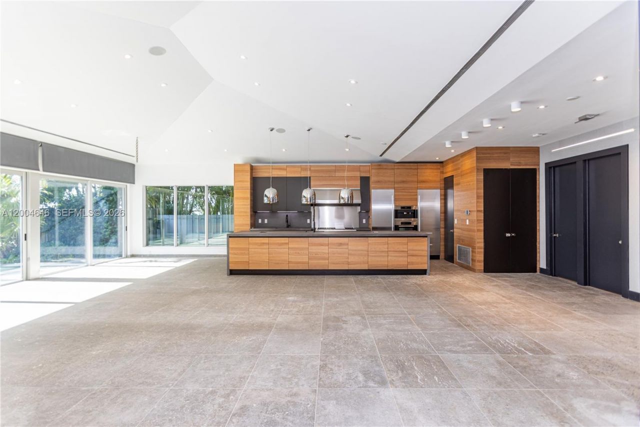 2440 N Shore Ter, Miami Beach, FL 33141 Photo