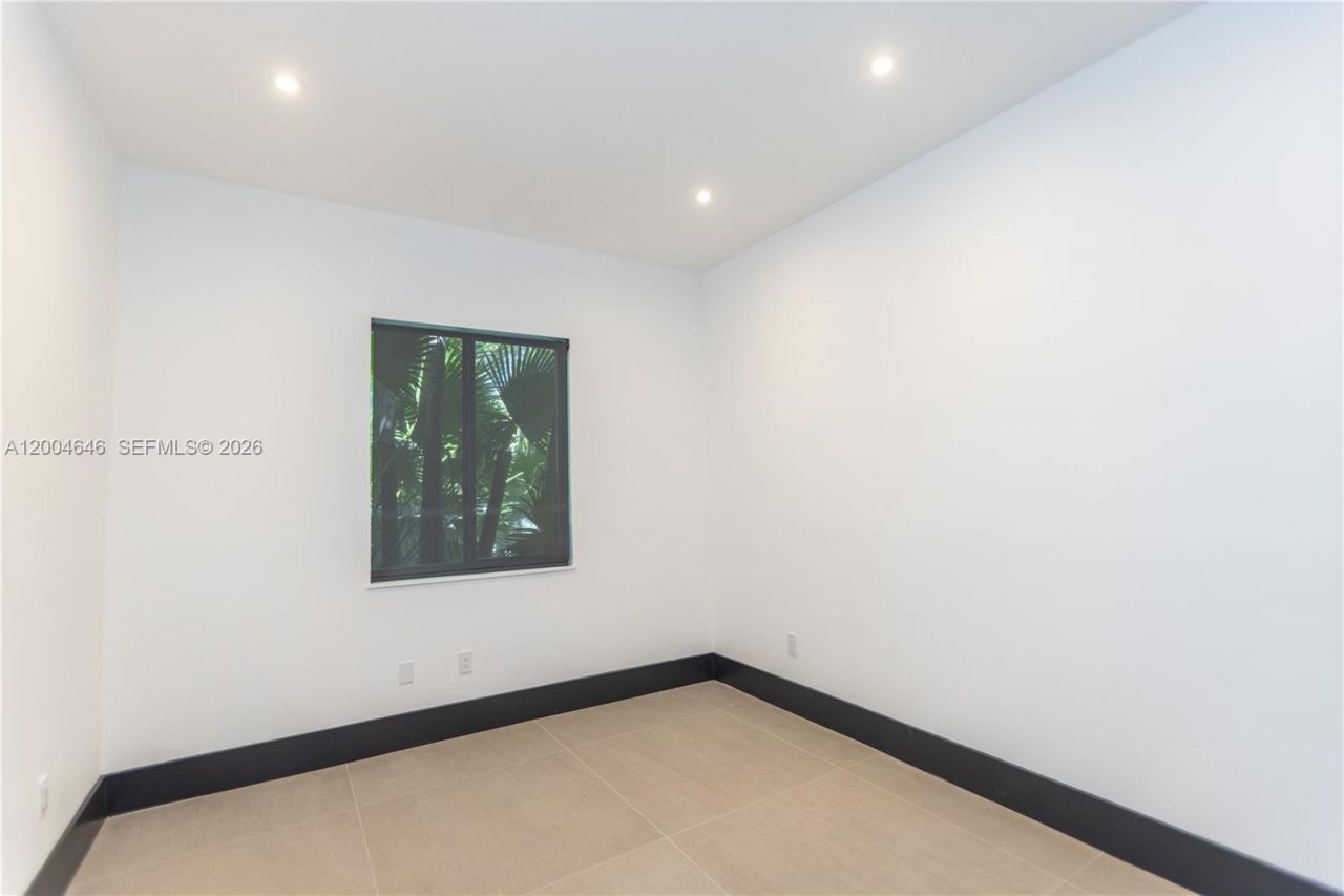 2440 N Shore Ter, Miami Beach, FL 33141 Photo