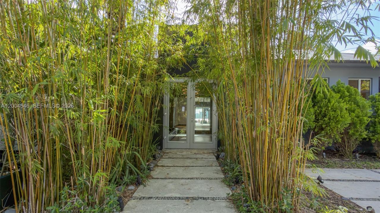 2440 N Shore Ter, Miami Beach, FL 33141 Photo