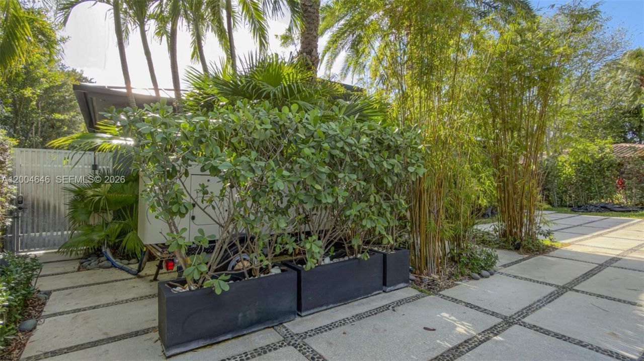 2440 N Shore Ter, Miami Beach, FL 33141 Photo