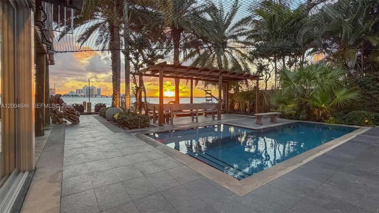 2440 N Shore Ter, Miami Beach, FL 33141 Photo
