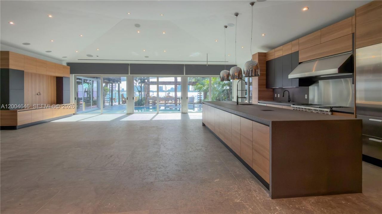 2440 N Shore Ter, Miami Beach, FL 33141 Photo