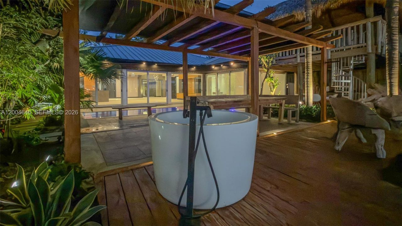 2440 N Shore Ter, Miami Beach, FL 33141 Photo
