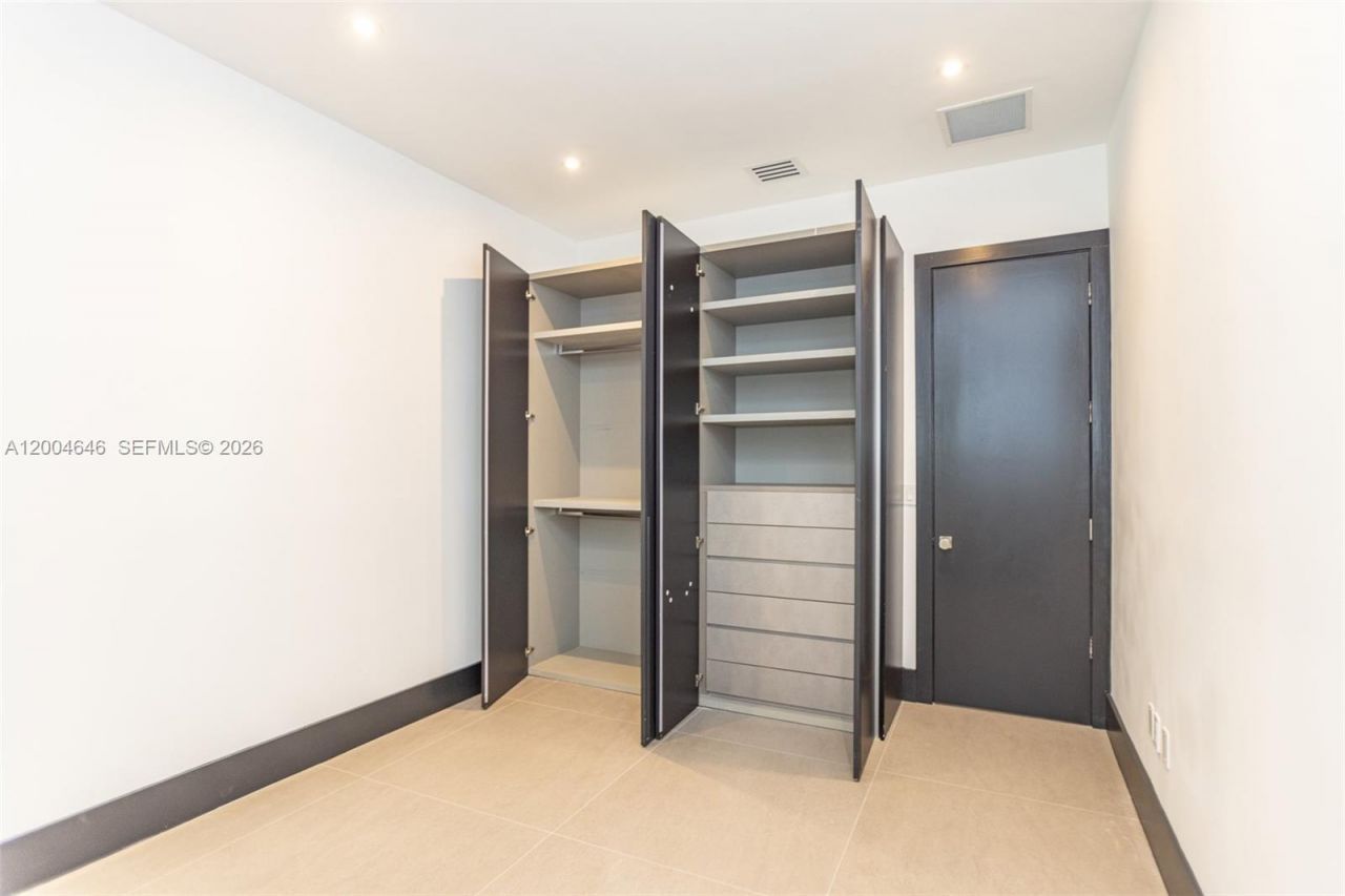 2440 N Shore Ter, Miami Beach, FL 33141 Photo