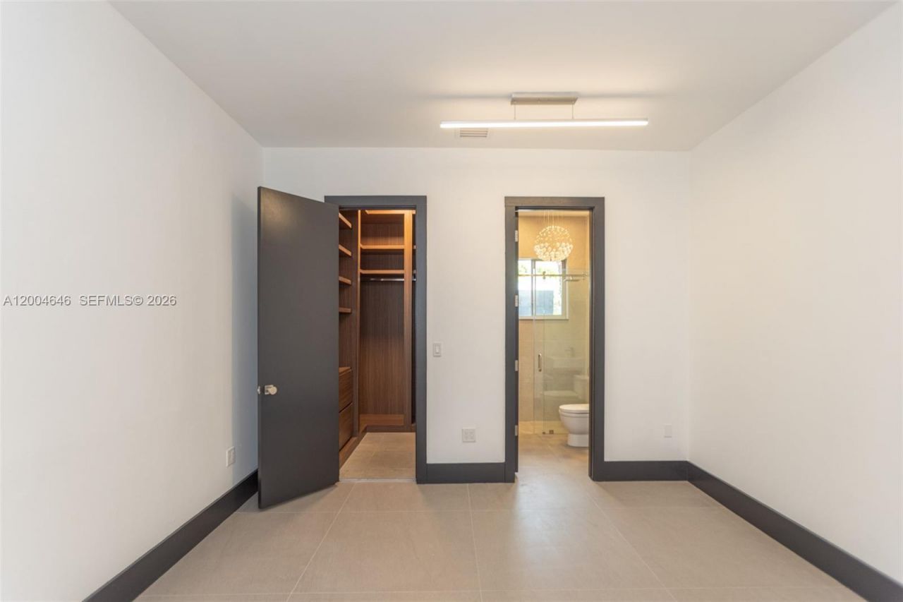 2440 N Shore Ter, Miami Beach, FL 33141 Photo