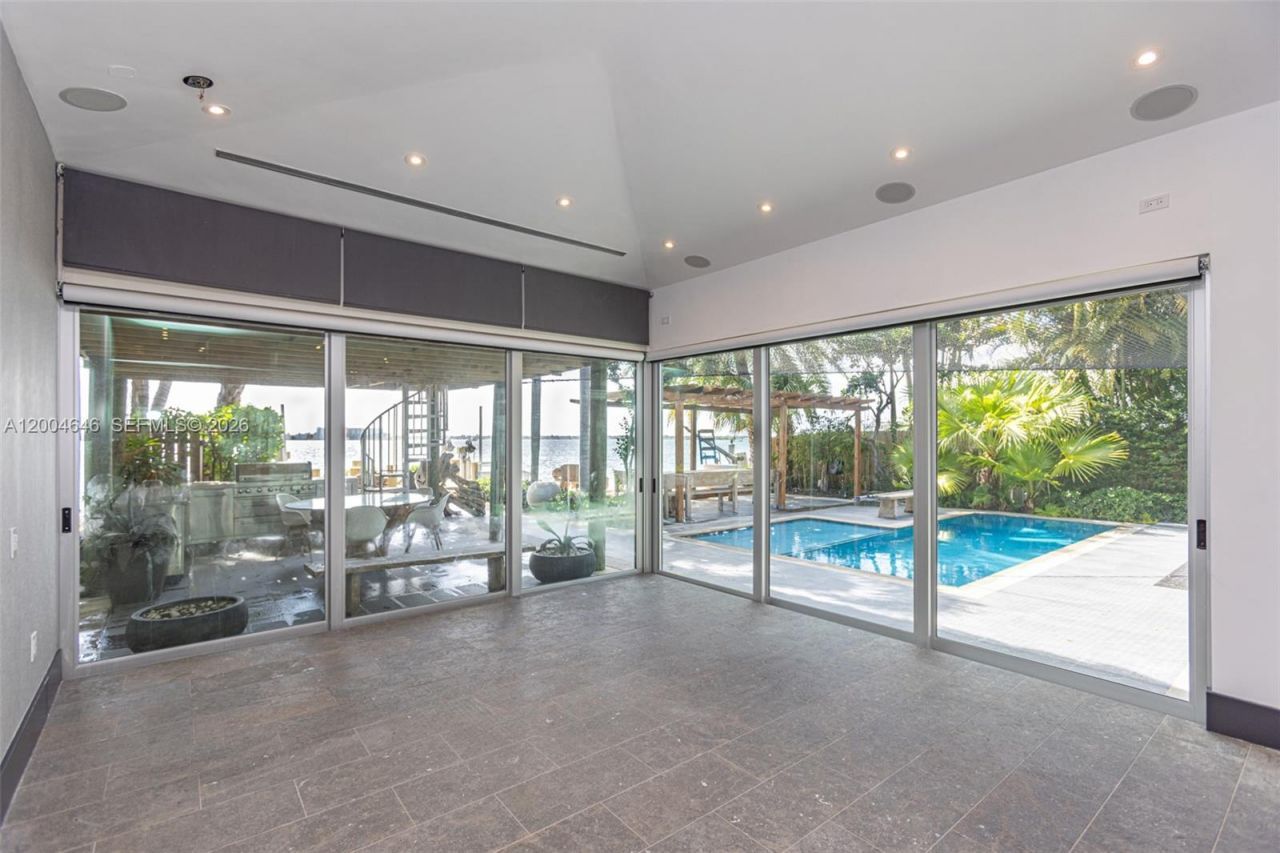 2440 N Shore Ter, Miami Beach, FL 33141 Photo