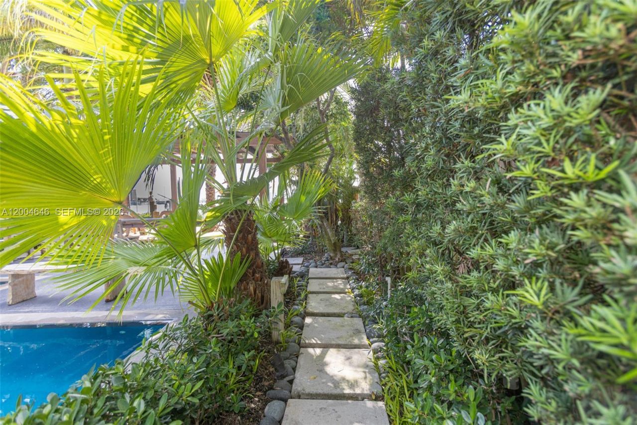 2440 N Shore Ter, Miami Beach, FL 33141 Photo