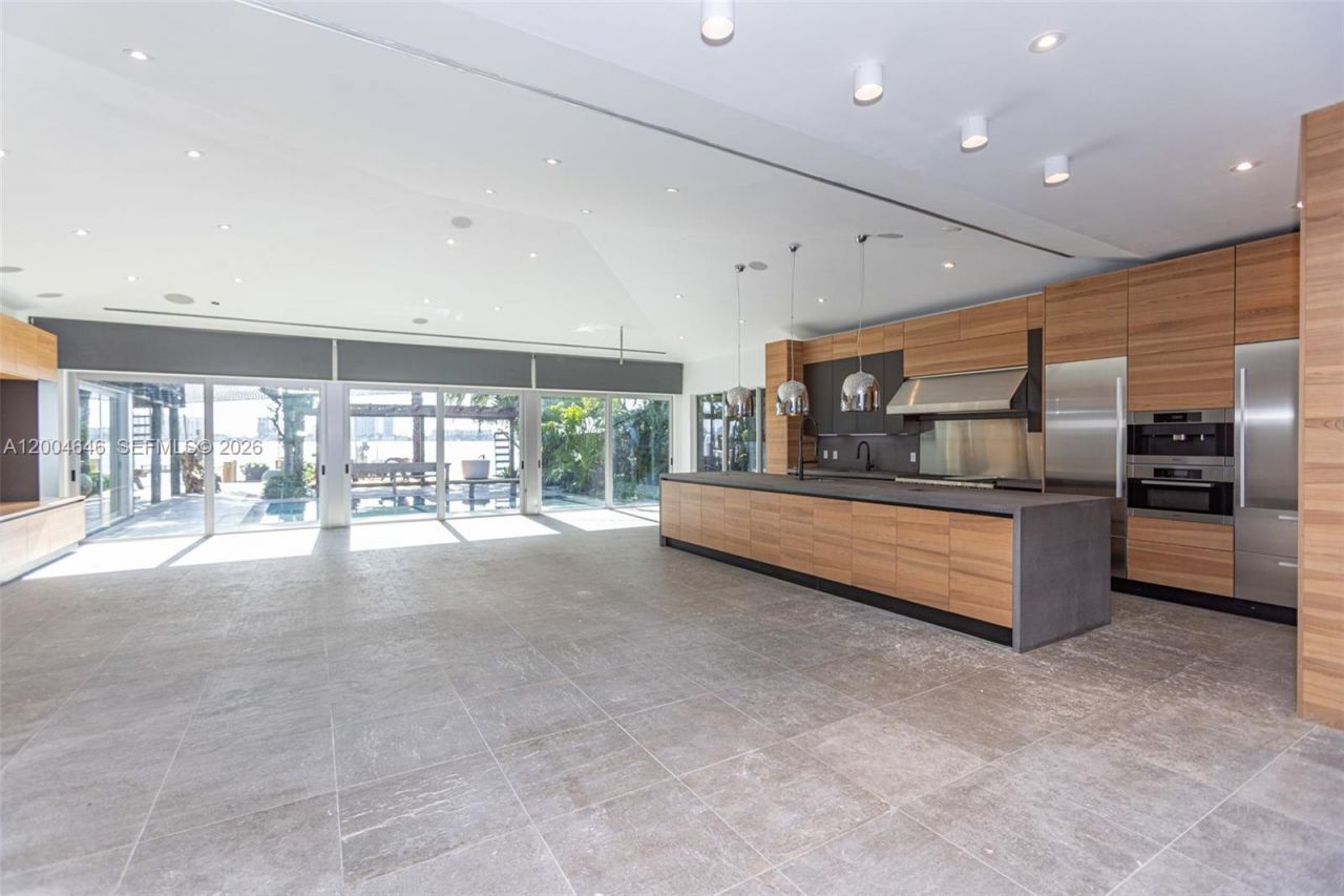 2440 N Shore Ter, Miami Beach, FL 33141 Photo