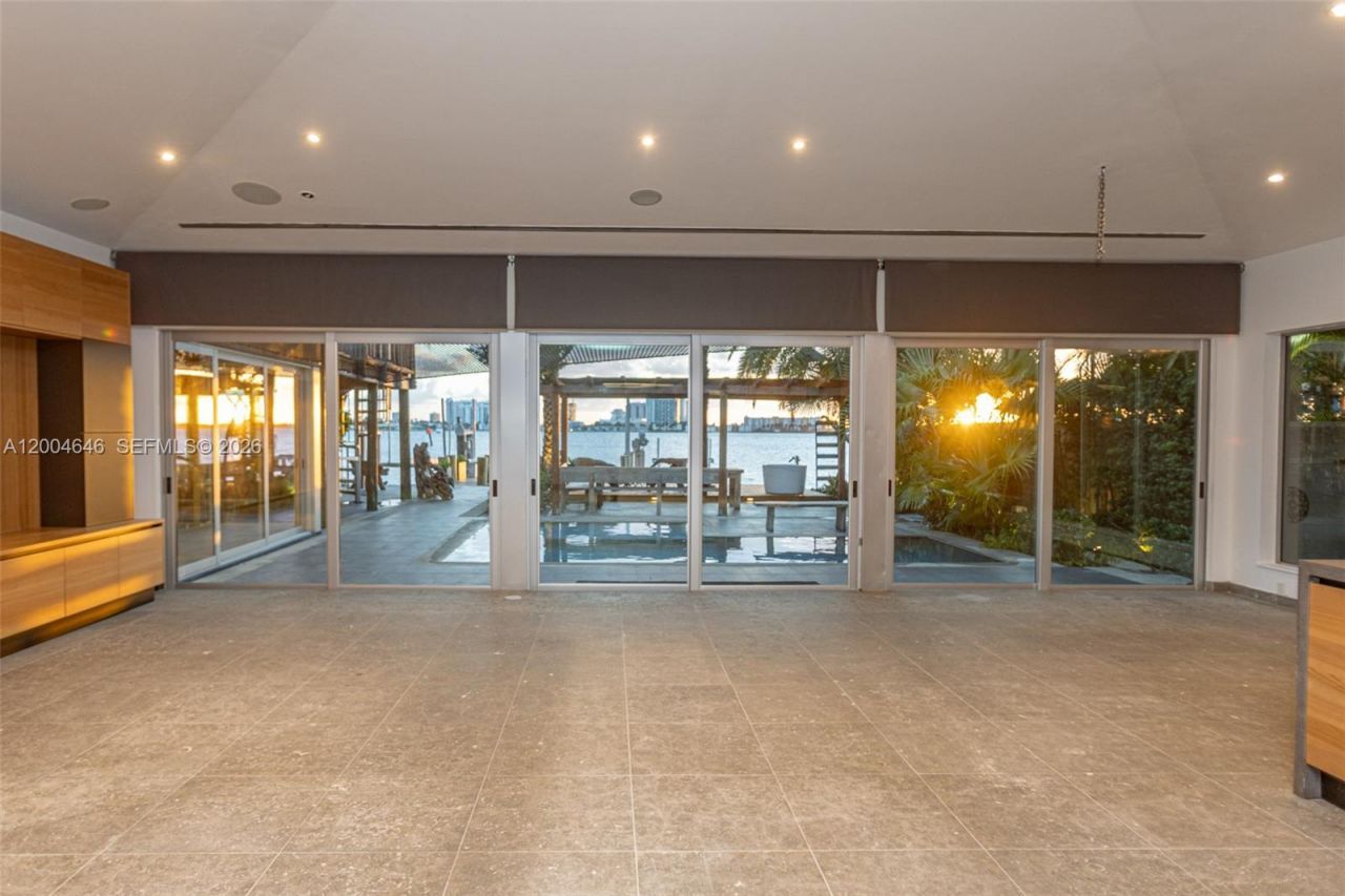 2440 N Shore Ter, Miami Beach, FL 33141 Photo
