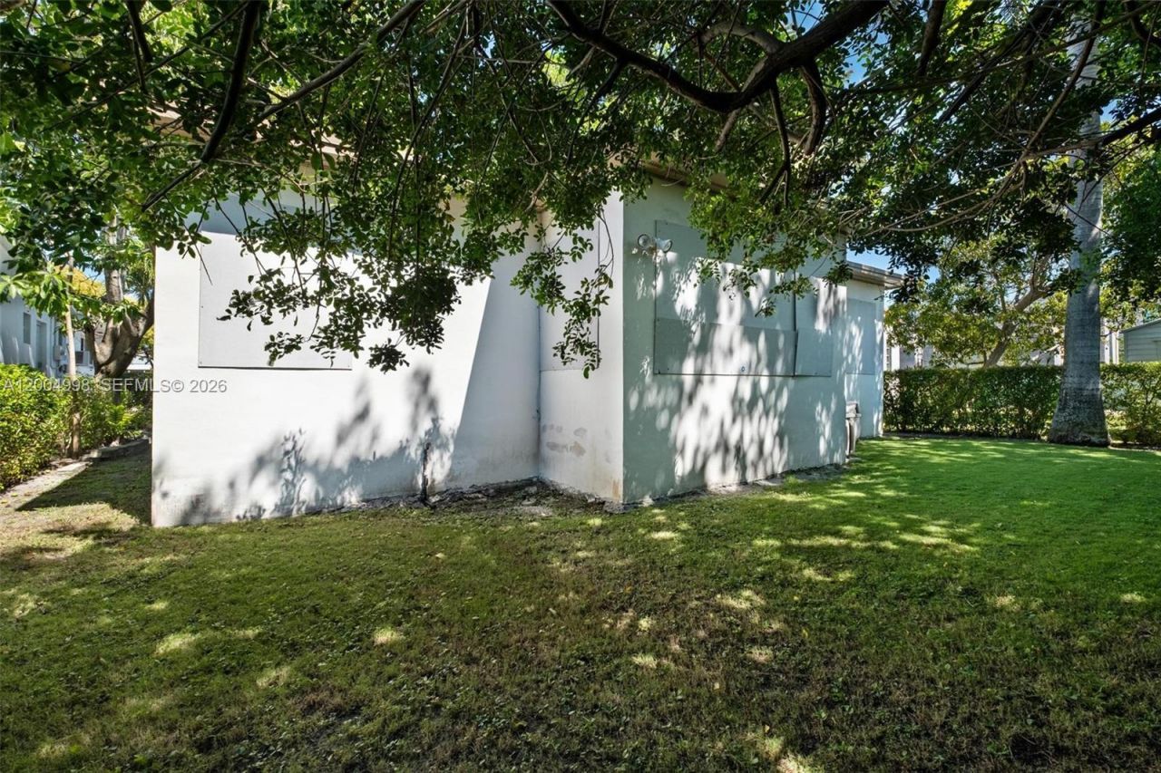 9516 Byron Ave , Surfside, FL 33154 Photo