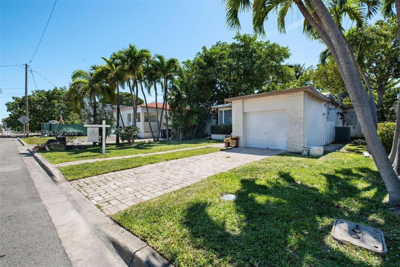9516 Byron Ave , Surfside, FL 33154 Photo