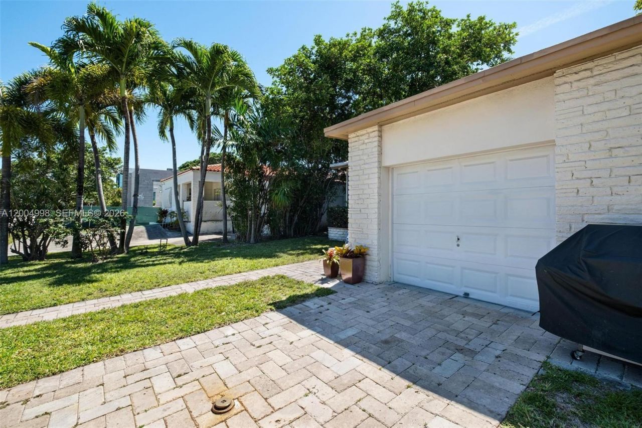 9516 Byron Ave , Surfside, FL 33154 Photo