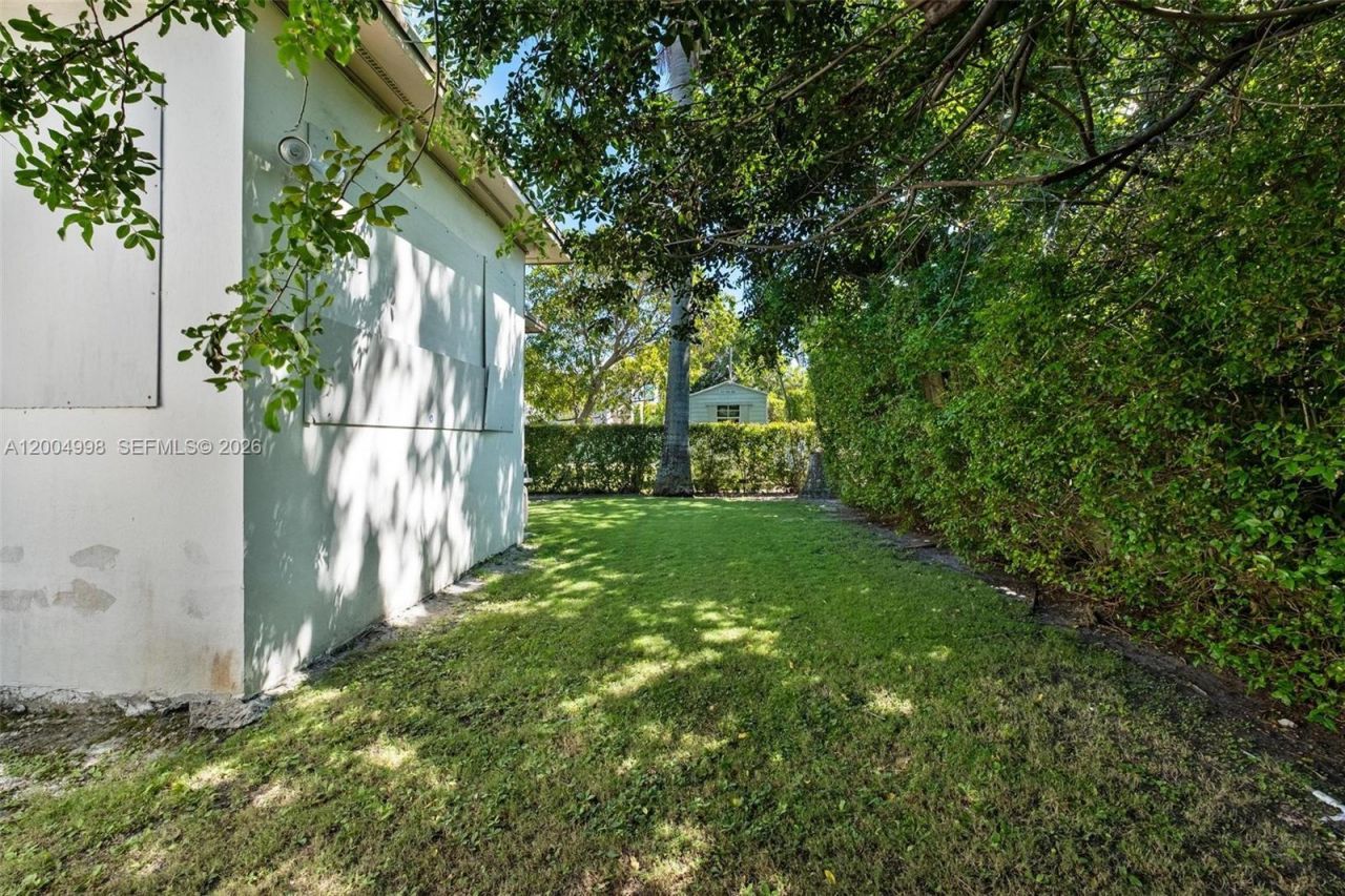 9516 Byron Ave , Surfside, FL 33154 Photo