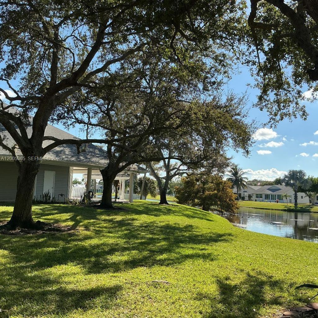 6910 SE Lillian Ct, Stuart, FL 34997 Photo