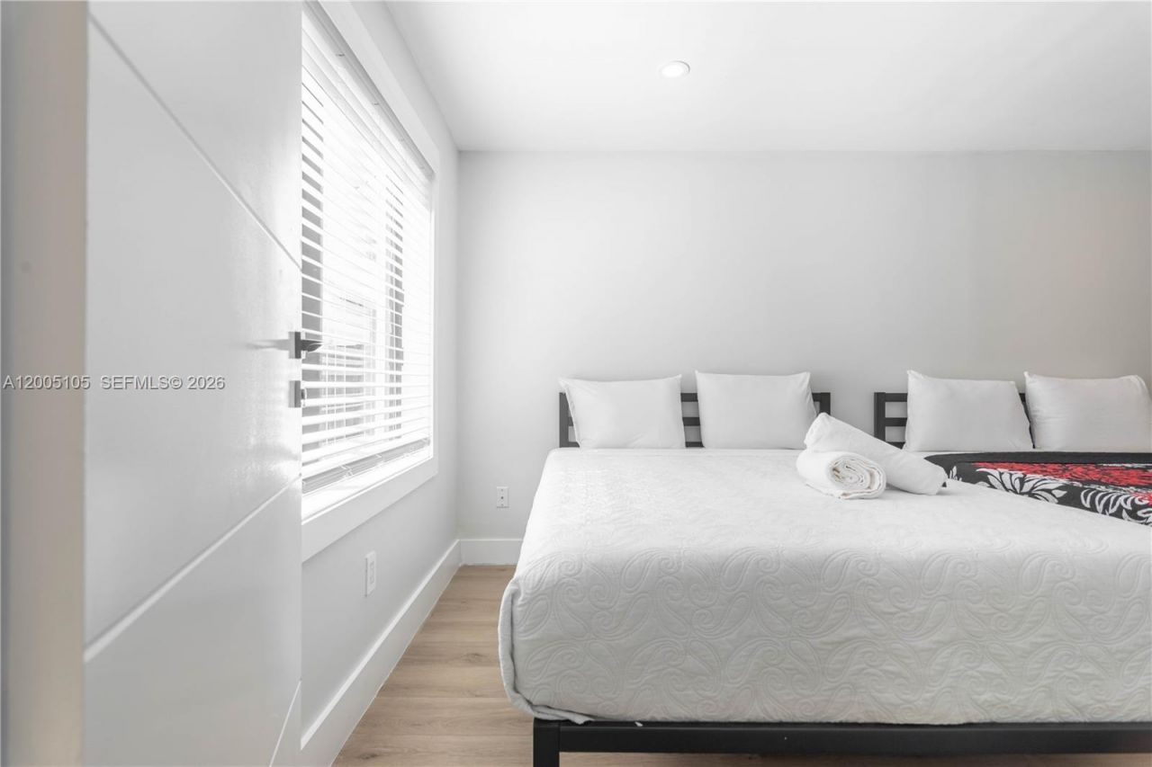 2360 SW 12th St , Miami, FL 33135 Photo