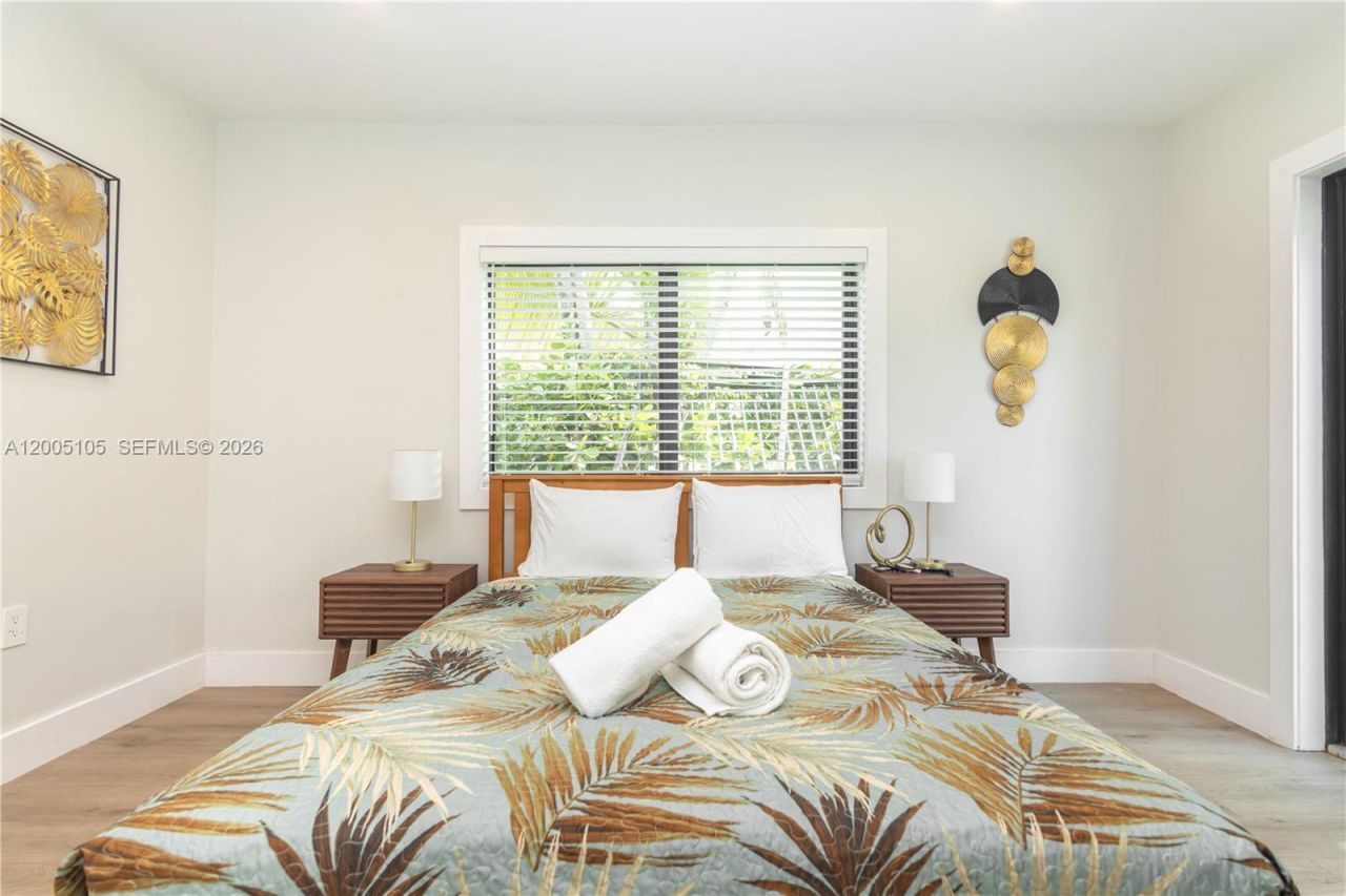 2360 SW 12th St , Miami, FL 33135 Photo