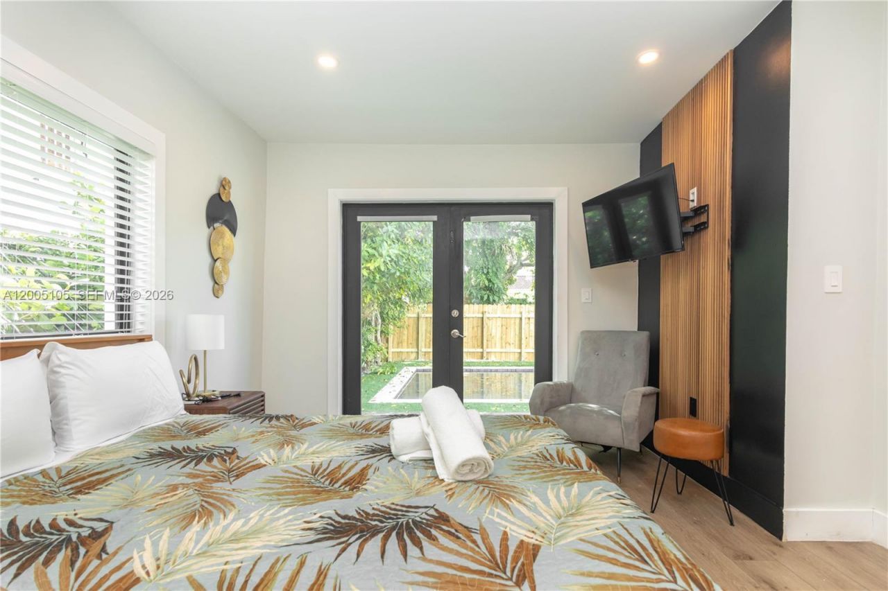 2360 SW 12th St , Miami, FL 33135 Photo