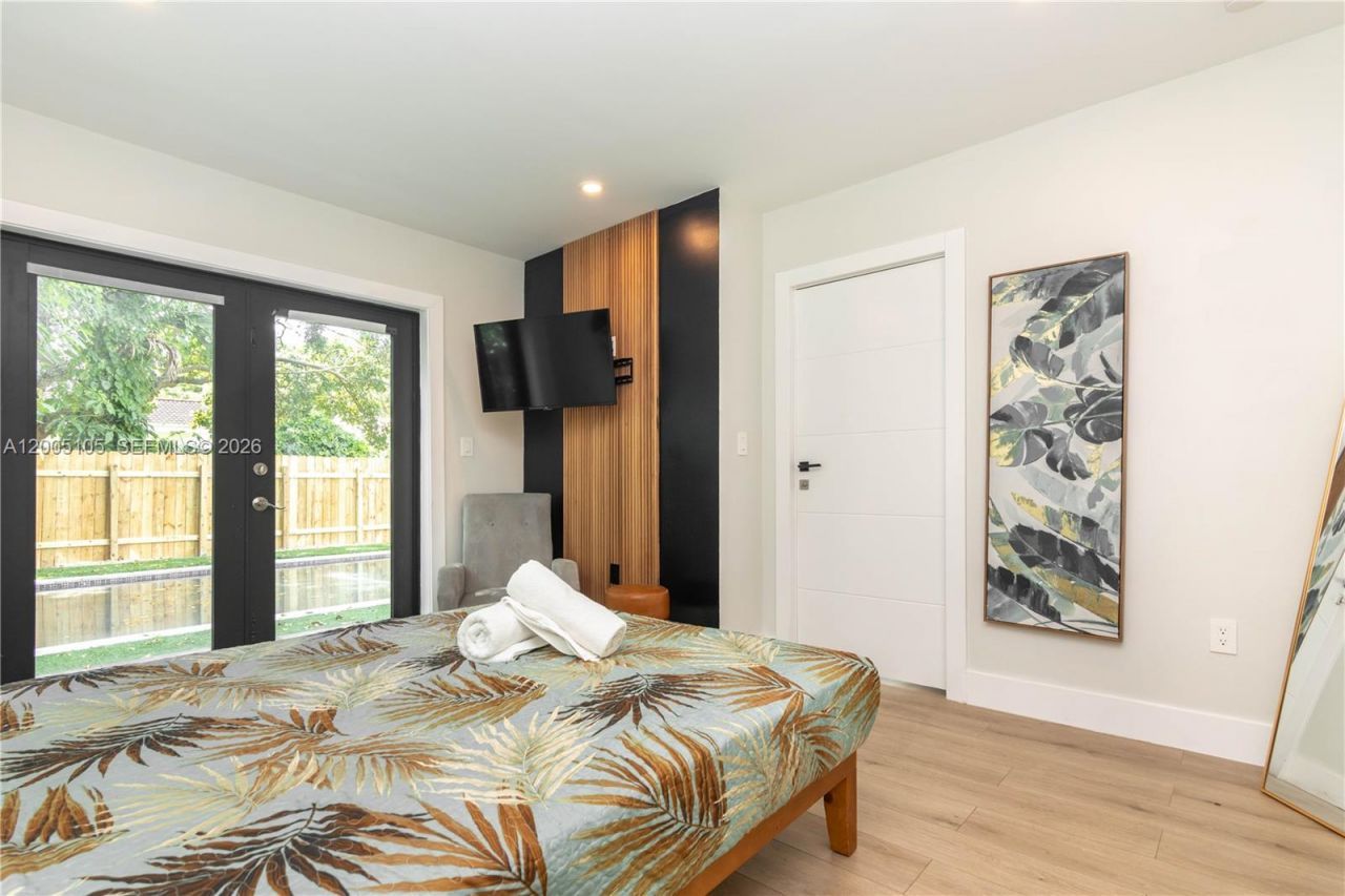 2360 SW 12th St , Miami, FL 33135 Photo