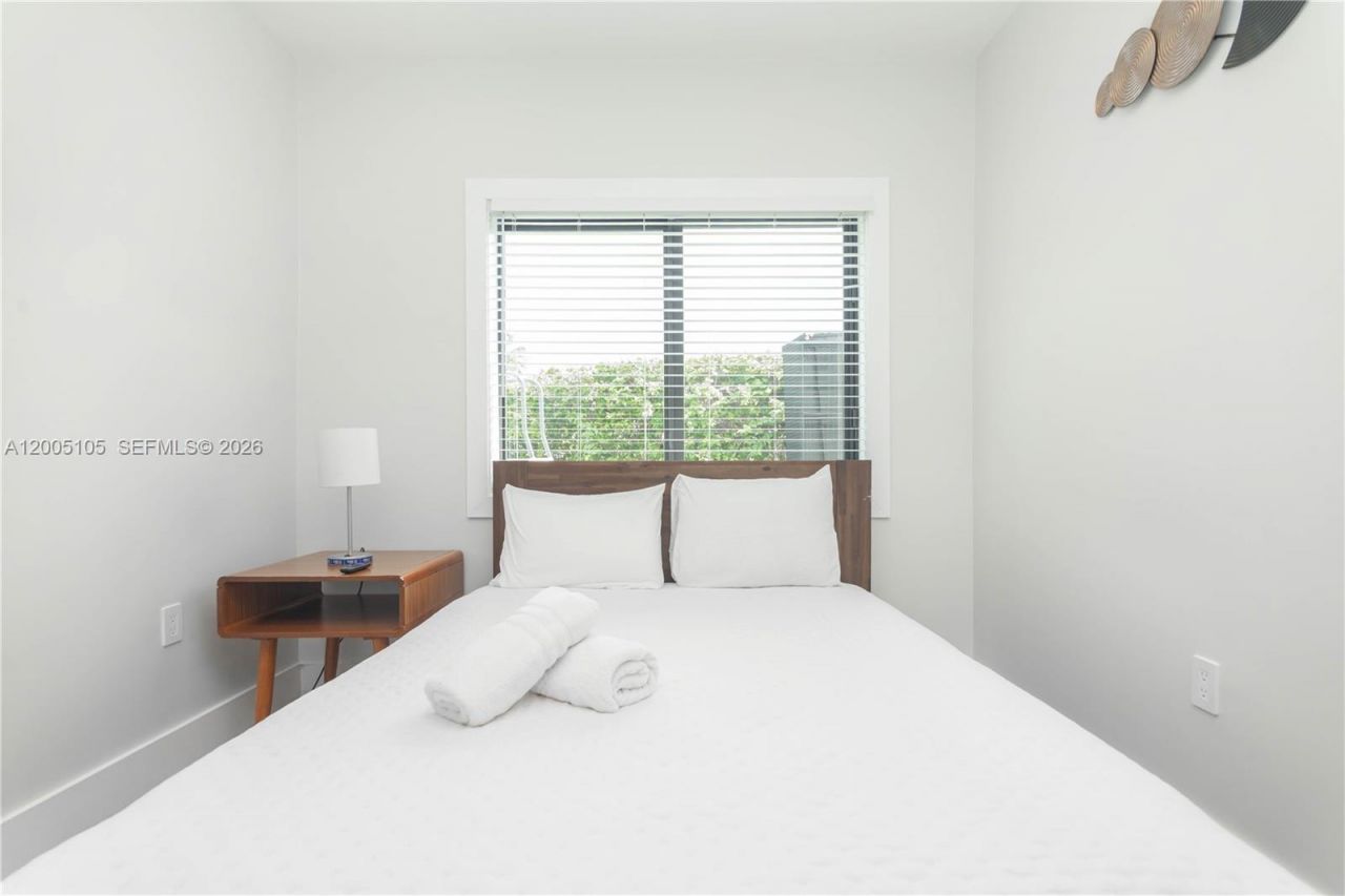 2360 SW 12th St , Miami, FL 33135 Photo