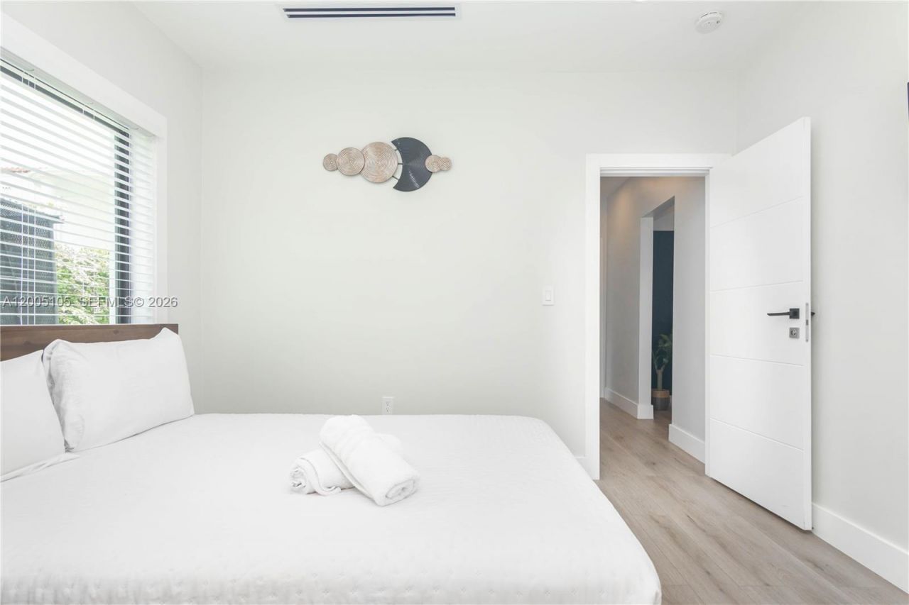 2360 SW 12th St , Miami, FL 33135 Photo