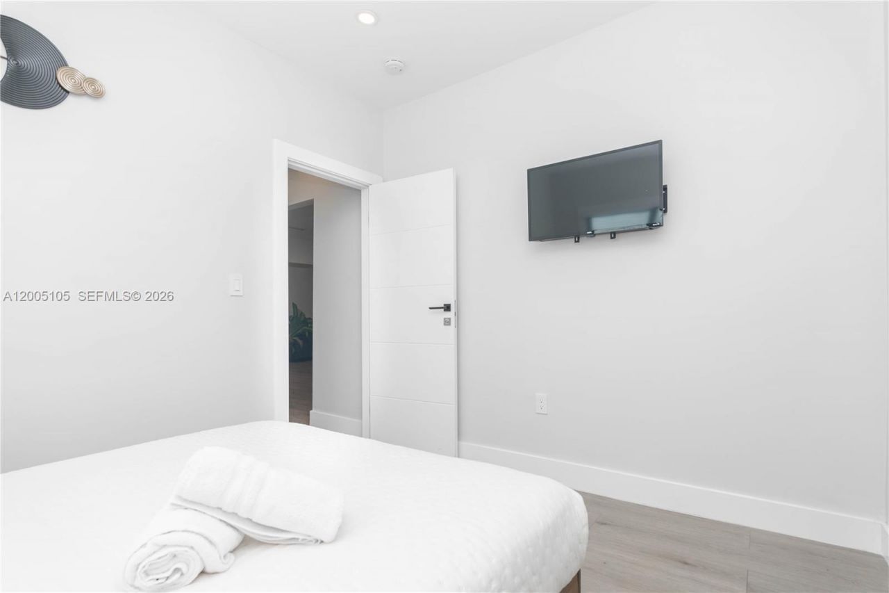 2360 SW 12th St , Miami, FL 33135 Photo