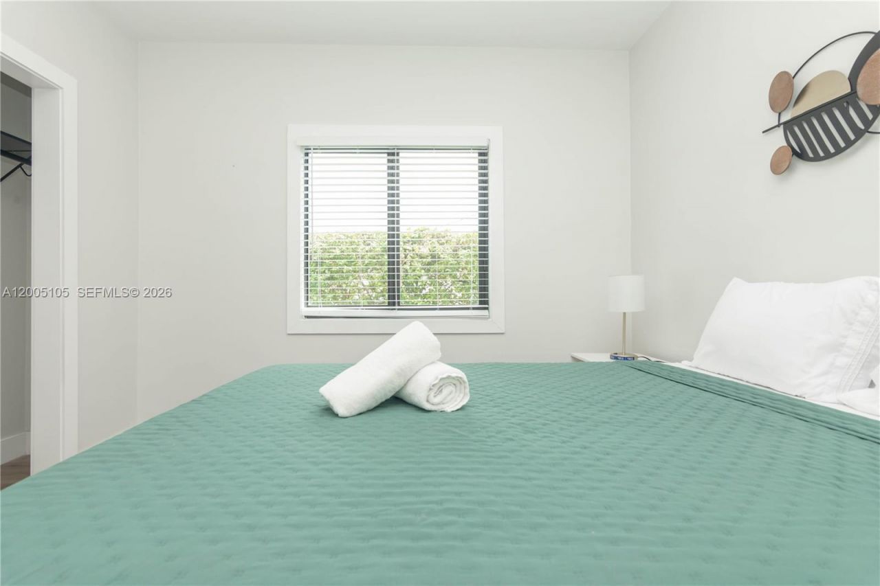 2360 SW 12th St , Miami, FL 33135 Photo