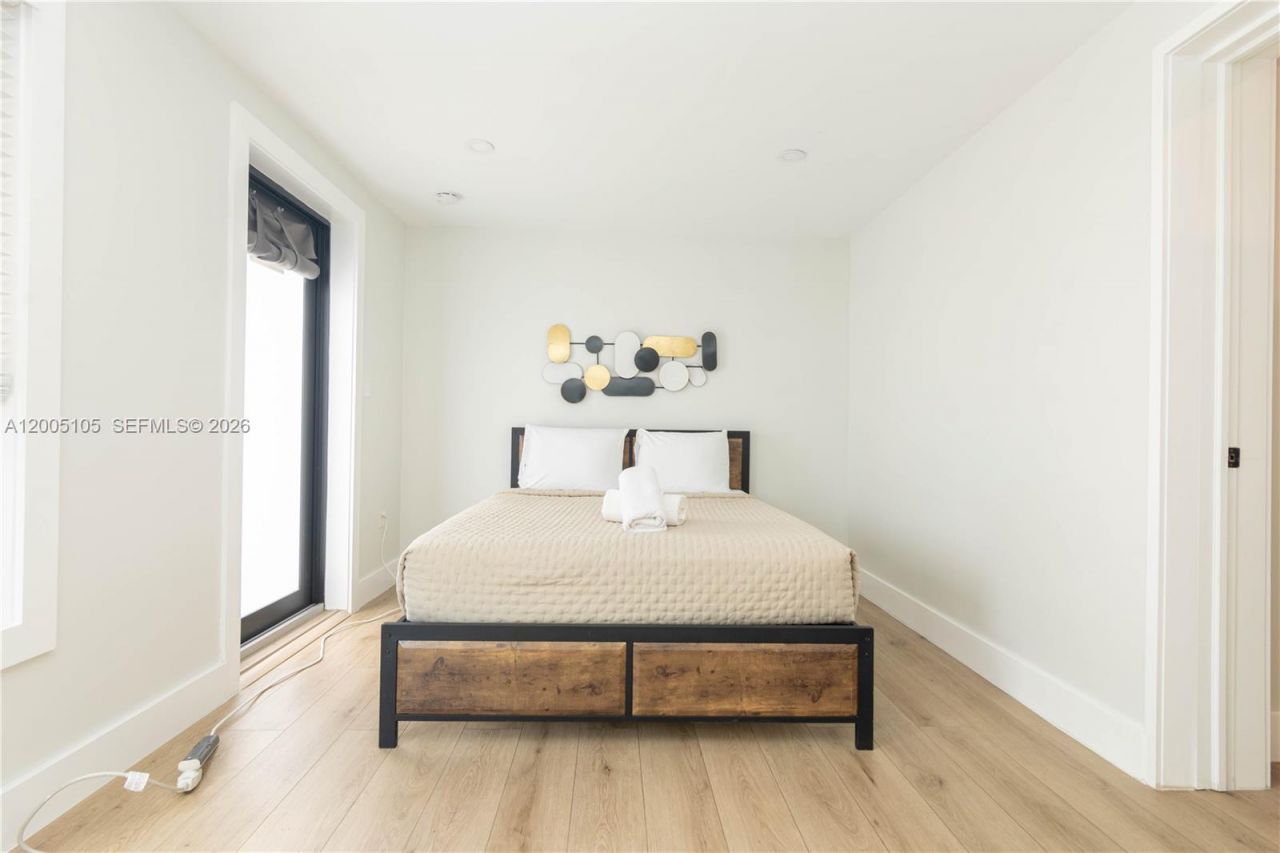 2360 SW 12th St , Miami, FL 33135 Photo