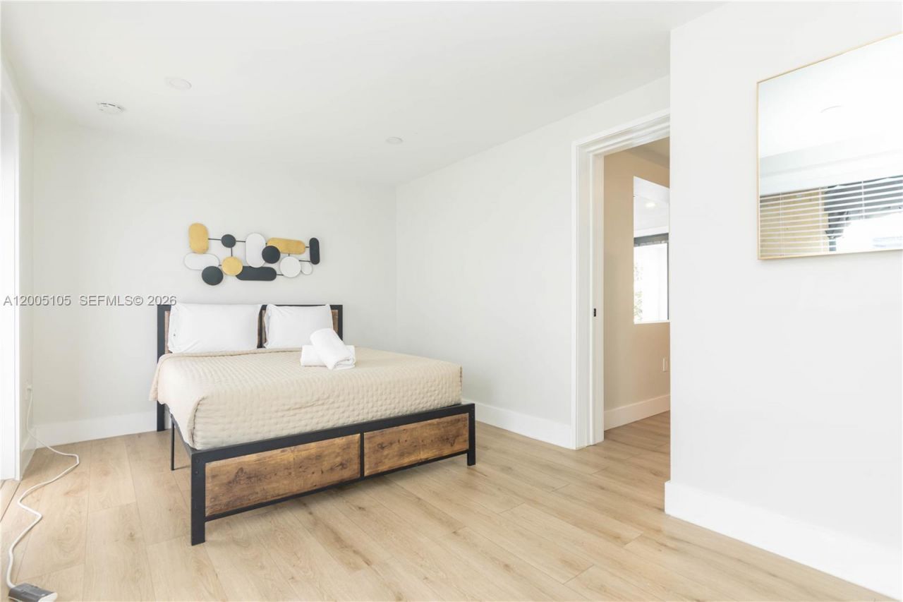 2360 SW 12th St , Miami, FL 33135 Photo