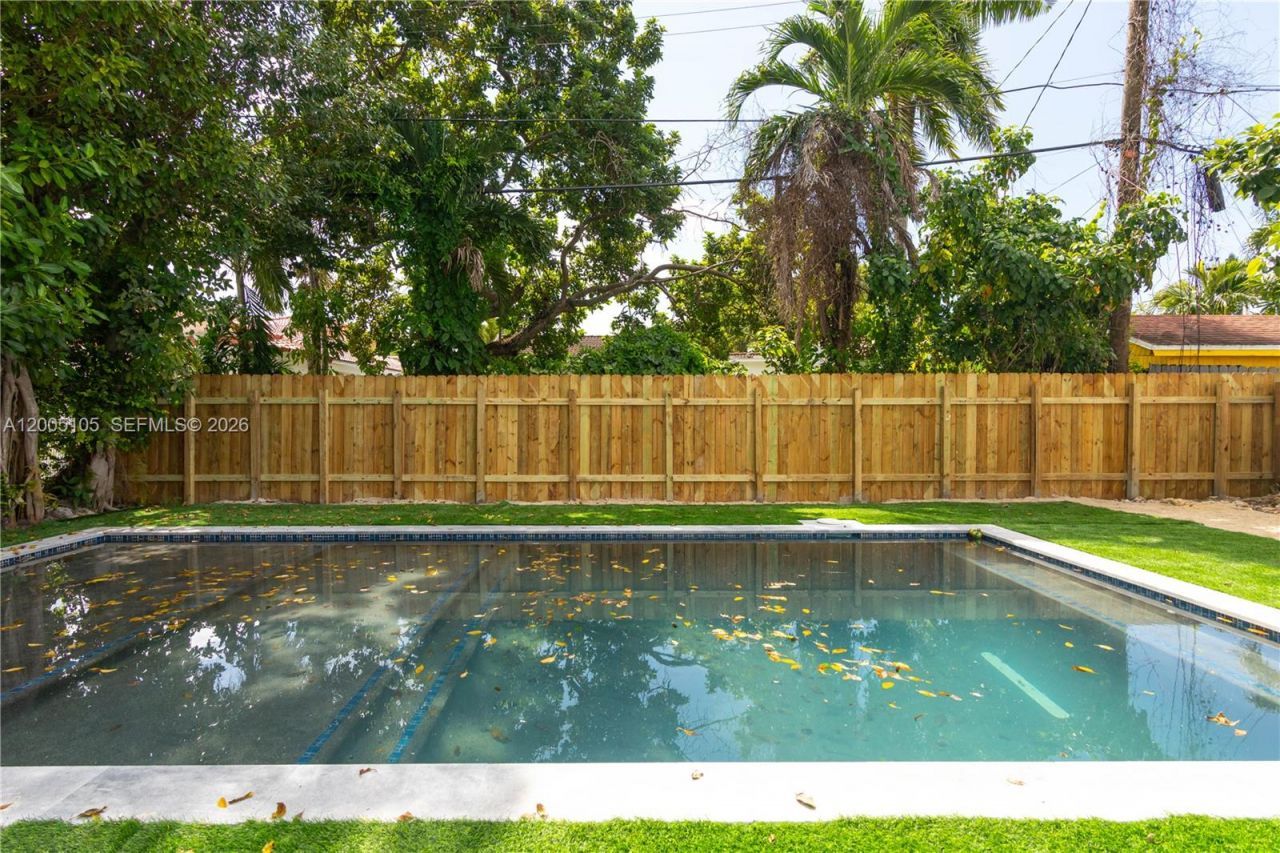 2360 SW 12th St , Miami, FL 33135 Photo