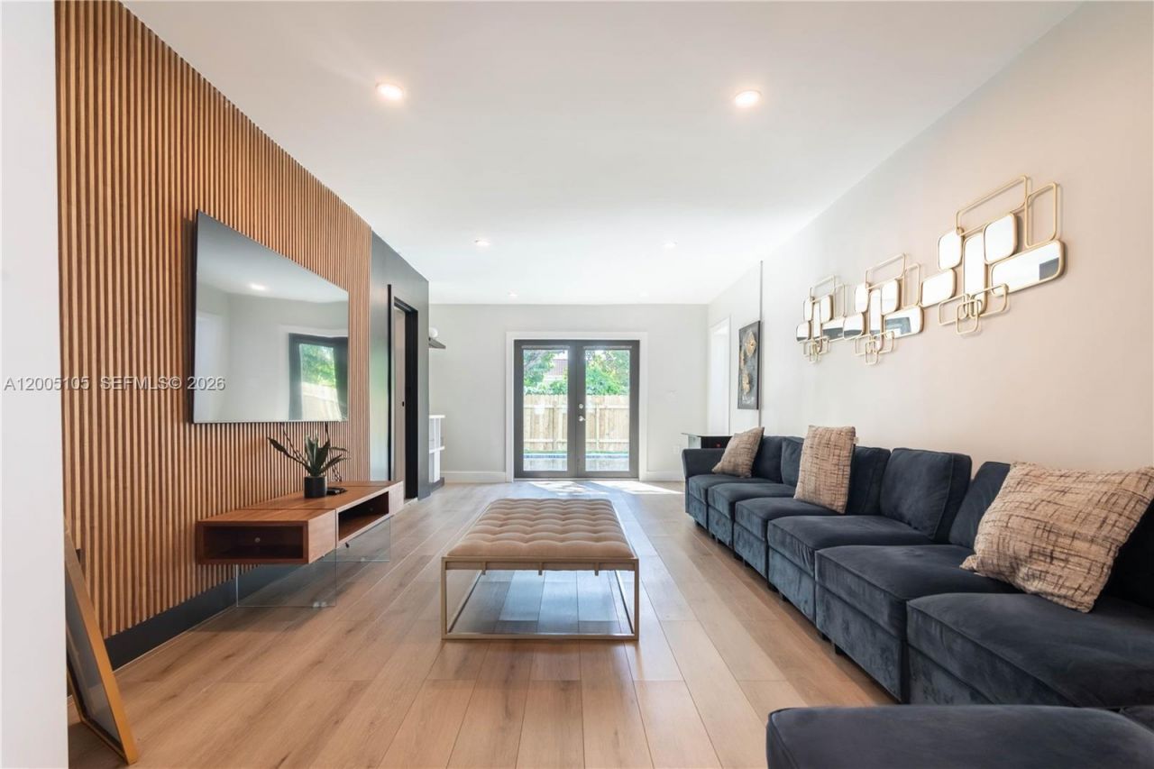 2360 SW 12th St , Miami, FL 33135 Photo