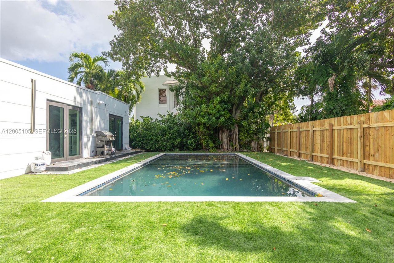 2360 SW 12th St , Miami, FL 33135 Photo