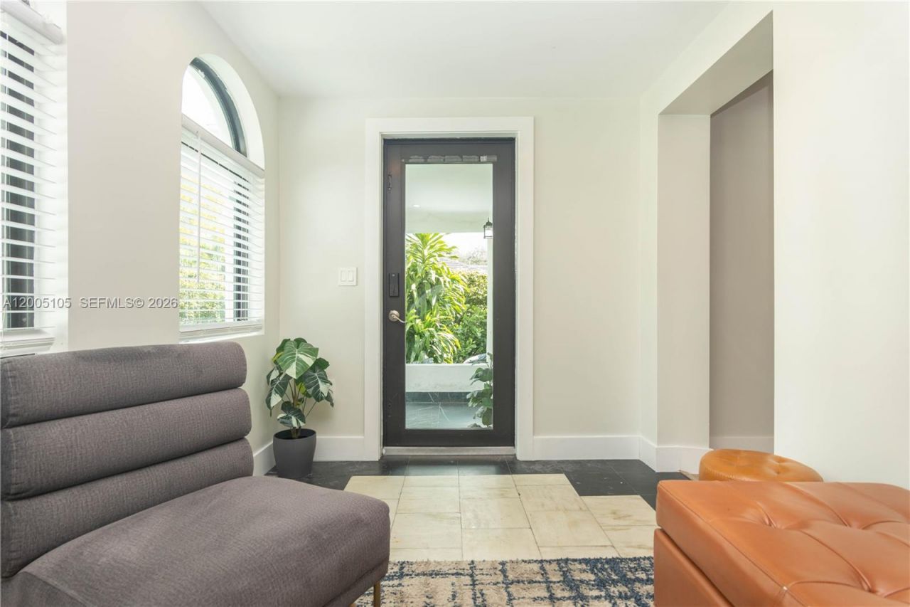 2360 SW 12th St , Miami, FL 33135 Photo