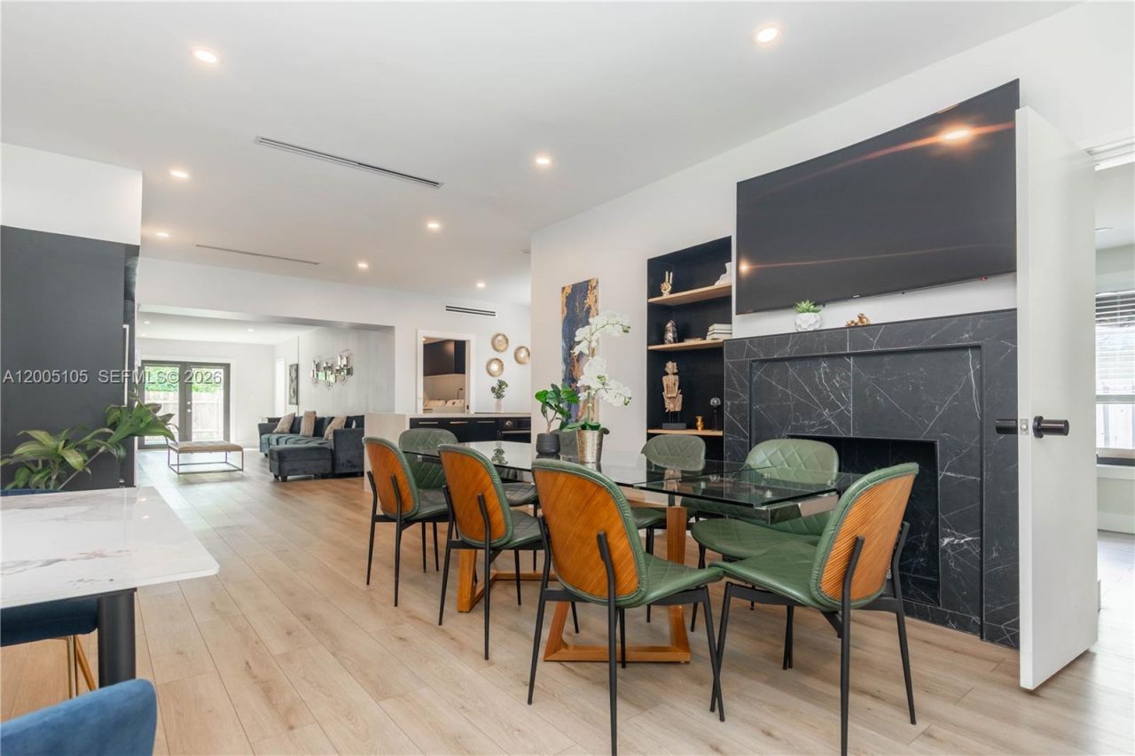 2360 SW 12th St , Miami, FL 33135 Photo