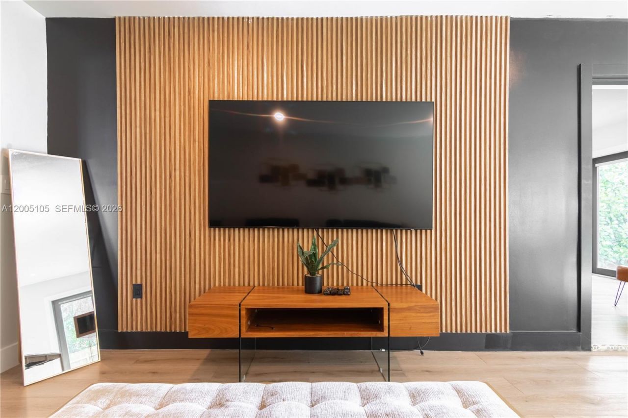 2360 SW 12th St , Miami, FL 33135 Photo