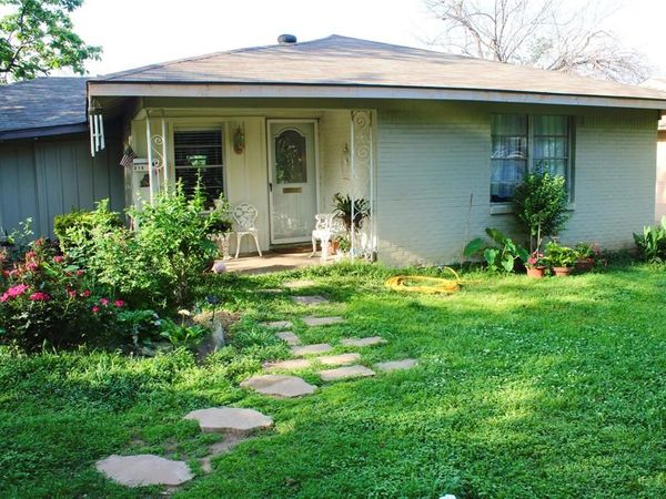 215 E 15th Street , Irving, TX 75060