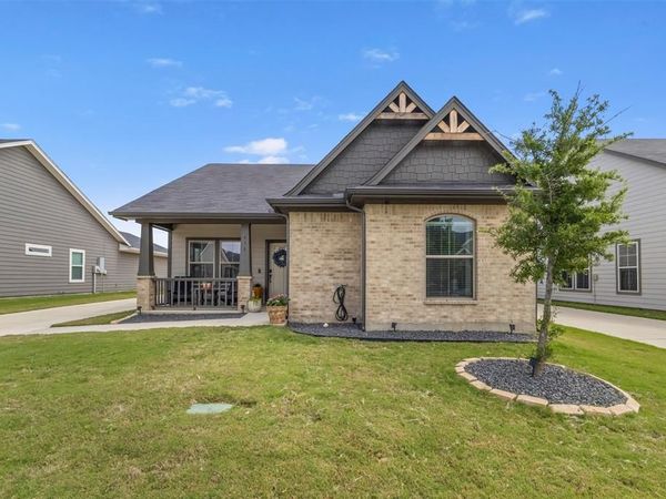 616 Charlotte Lane , Burleson, TX 76028