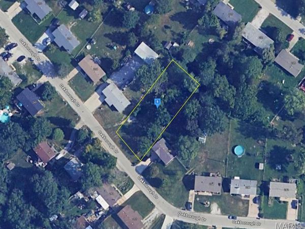 228 Oakborough Drive , Lake St Louis, MO 63367