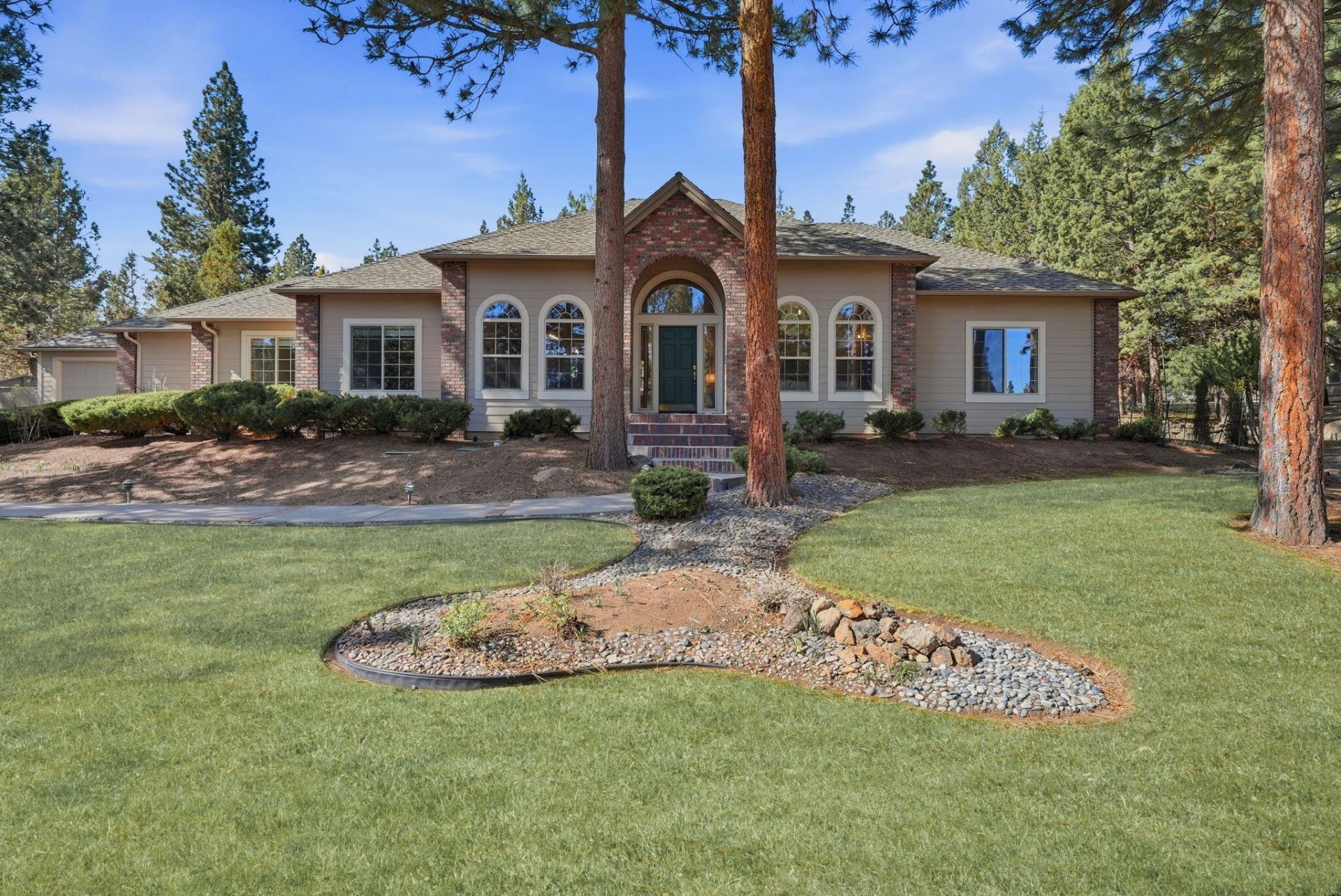 1047 NW Milton Court, Bend, OR 97703 Main Photo