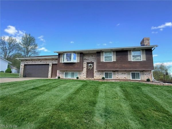 917 3rd Street NE, New Philadelphia, OH 44663