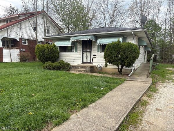 860 Mercer Avenue , Akron, OH 44320