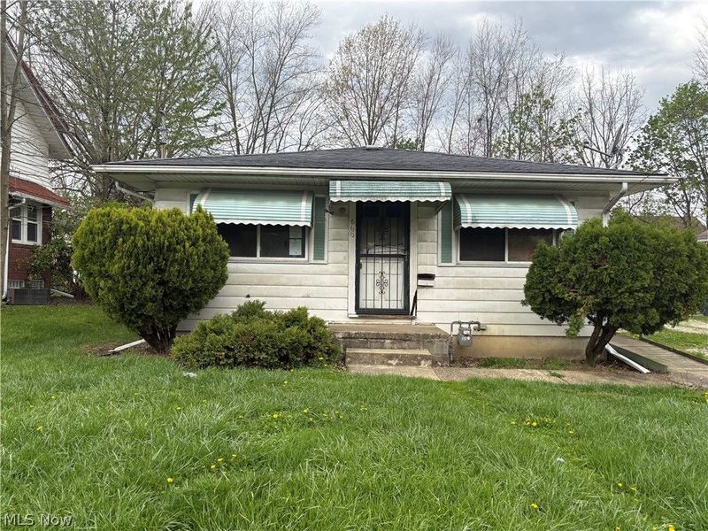 860 Mercer Avenue, Akron, OH 44320 Photo 2