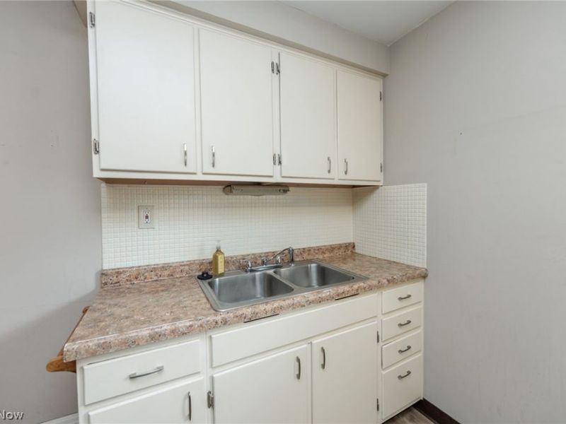 1551 Winchester Road, Cleveland, OH 44124 Photo 10