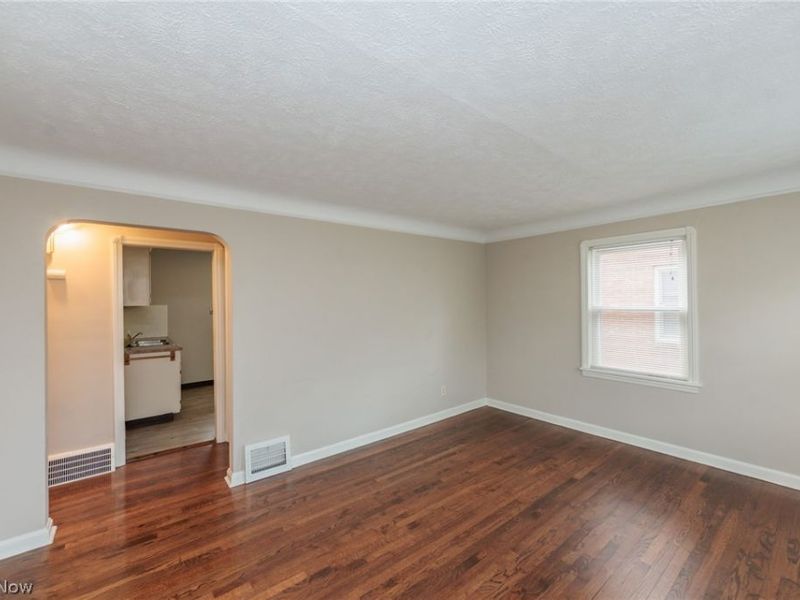 1551 Winchester Road, Cleveland, OH 44124 Photo 3