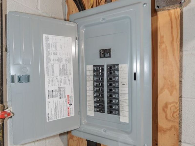 1551 Winchester Road, Cleveland, OH 44124 Photo 41