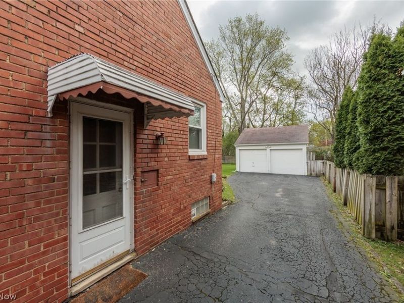 1551 Winchester Road, Cleveland, OH 44124 Photo 42