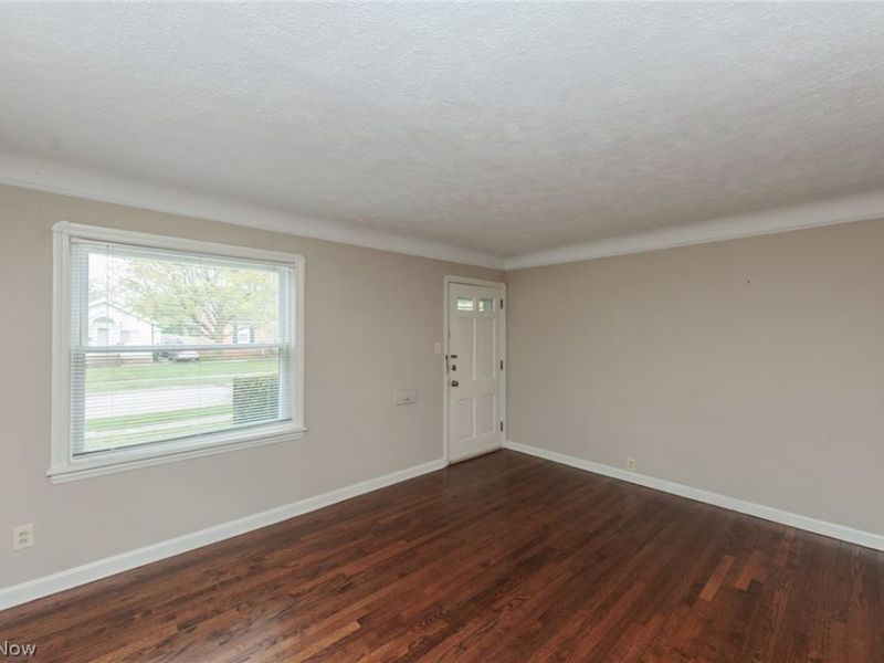 1551 Winchester Road, Cleveland, OH 44124 Photo 5