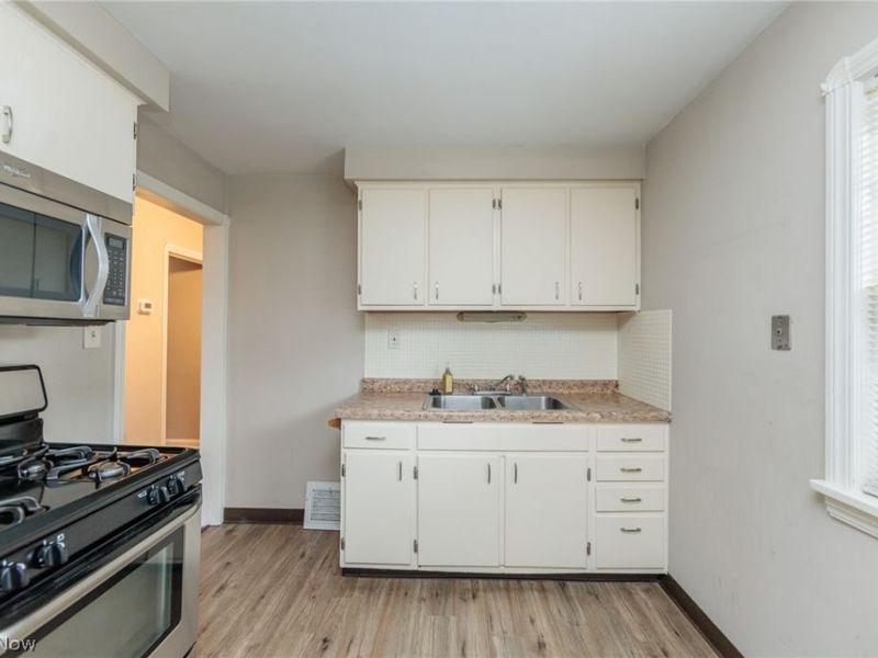 1551 Winchester Road, Cleveland, OH 44124 Photo 8