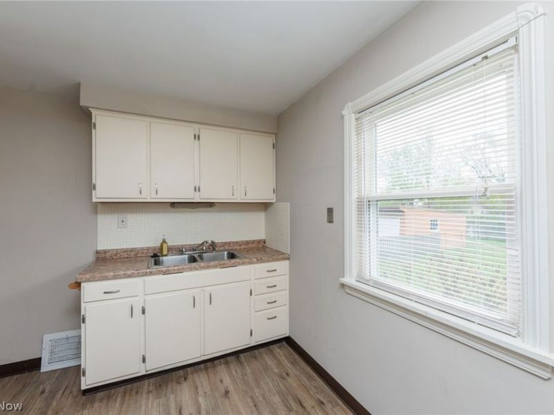 1551 Winchester Road, Cleveland, OH 44124 Photo 9